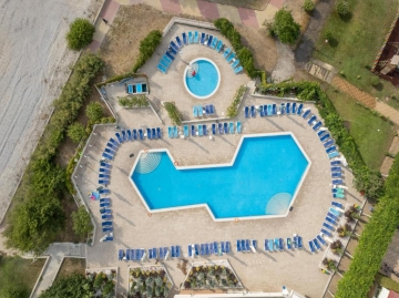 Panoramă piscină